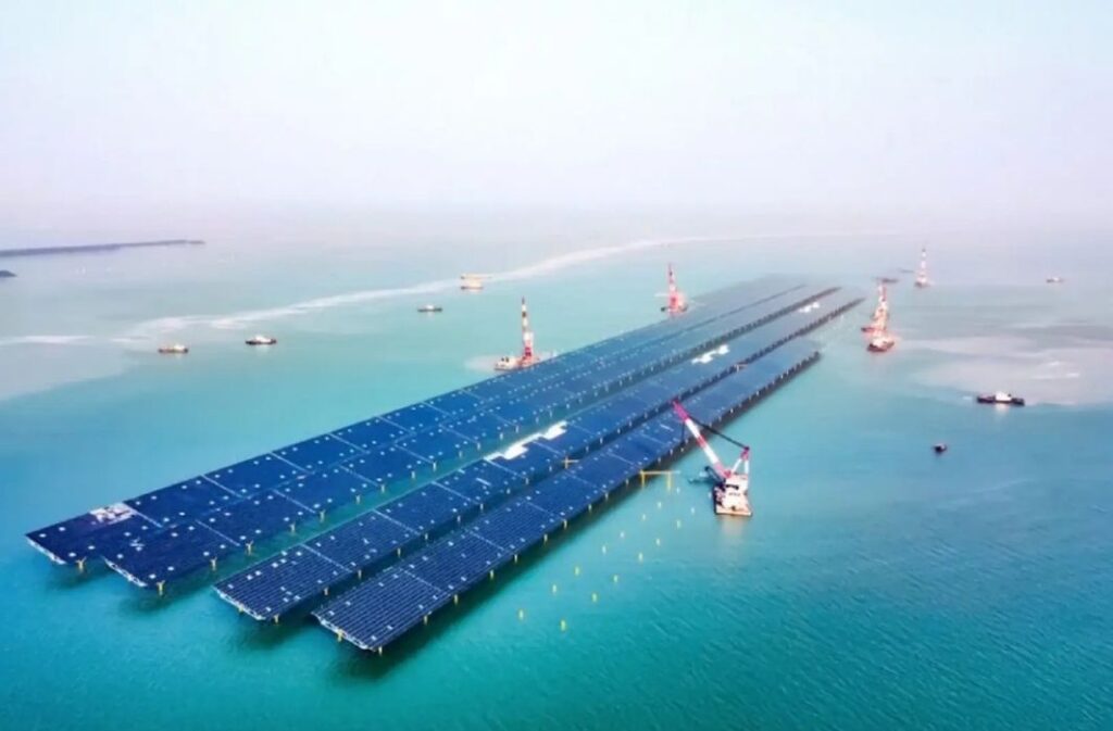 الصين تشغل أكبر محطة للطاقة الشمسية البحرية في العالم باستطاعة جيجاواط