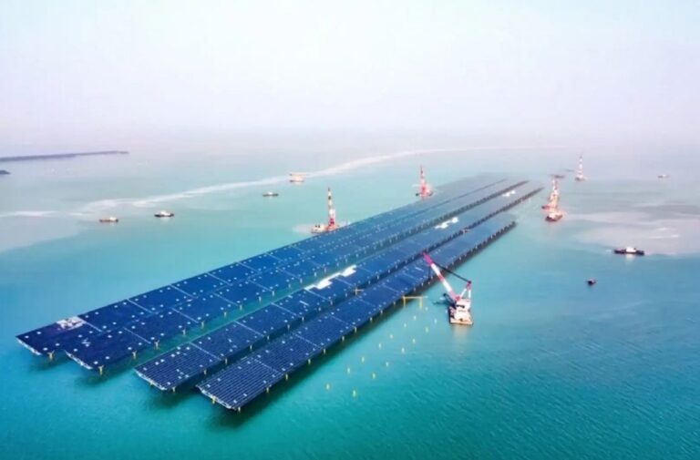 الصين تشغل أكبر محطة للطاقة الشمسية البحرية في العالم باستطاعة جيجاواط
