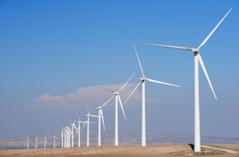 عُمان: "نماء" تعتزم إضافة 1600 ميجاواط من الطاقة المتجددة للشبكة الوطنية (تعبيرية)