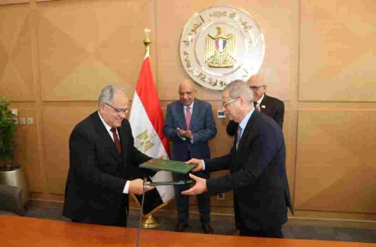 مصر: «الكهرباء» و«العربية للتصنيع» تؤسسان شركة لصيانة أنظمة الطاقة الشمسية فوق الأسطح