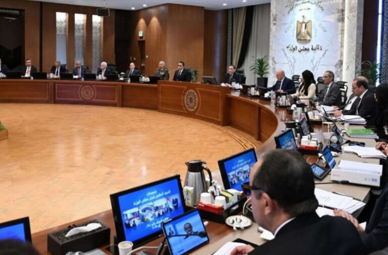 الحكومة المصرية تُقر اتفاقاً مع “الوكالة الفرنسية للتنمية” لدعم التحول نحو الصناعة الخضراء اجتماع مجلس الوزراء المصري