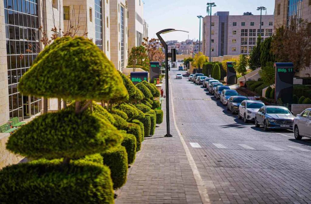 من داخل مجمع الملك الحسين للأعمال