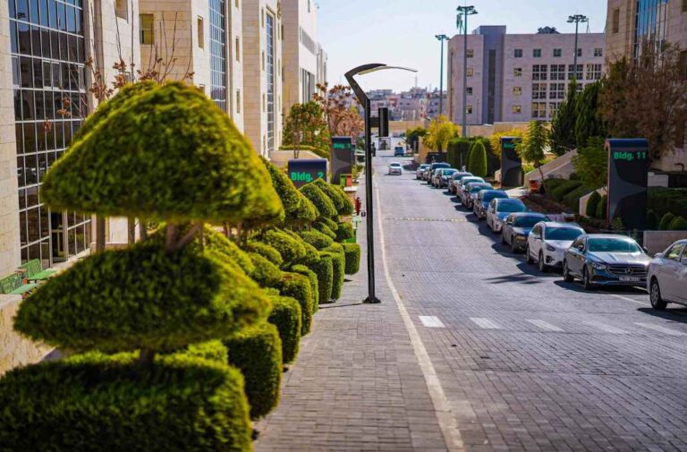 من داخل مجمع الملك الحسين للأعمال