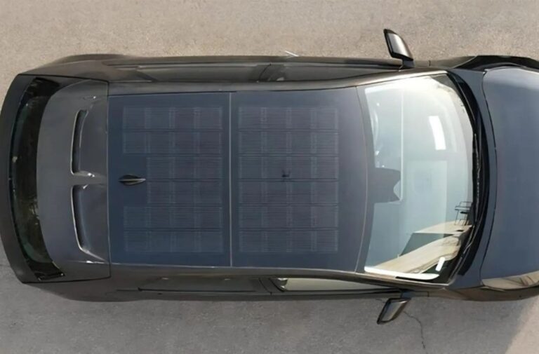 سولارستيك المبثقة عن هيونداي تغطي أسقف سياراتها بألواح شمسية تضيف 80 كم للمدى يومياً