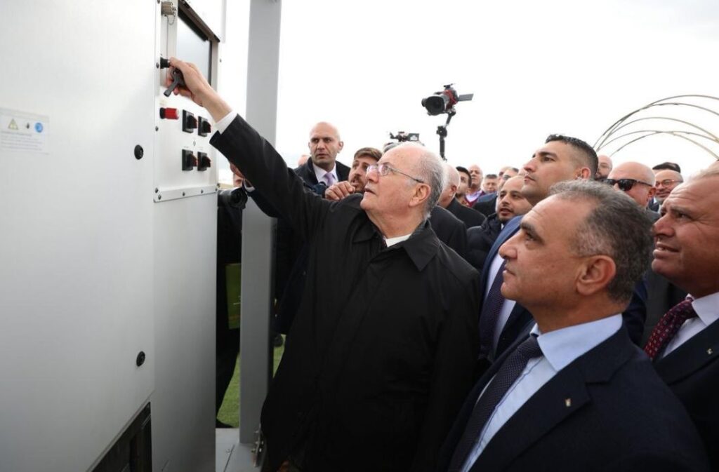 رئيس الوزراء يفتتح محطة "نور طوباس"