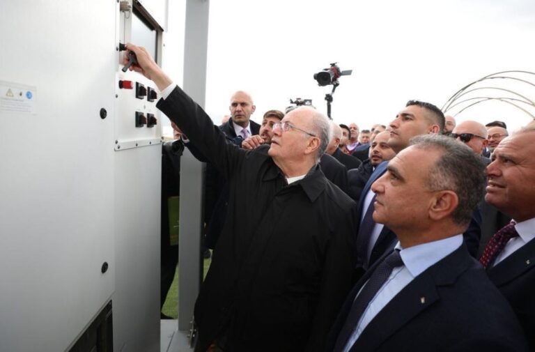 رئيس الوزراء يفتتح محطة "نور طوباس"