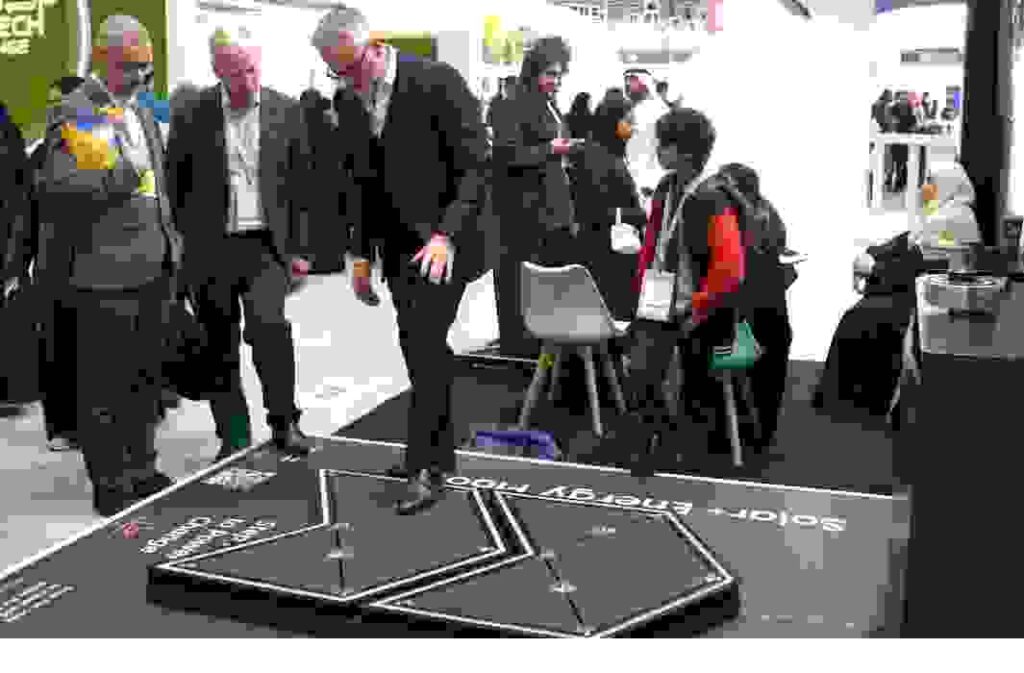 تقنية مبتكرة تحول خطوات المشاة إلى طاقة تُعرض في القمة العالمية لطاقة المستقبل