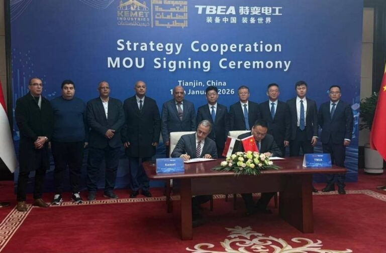 اتفاق مصري - صيني لإنشاء أول مصنع للعواكس الكهربائية المخصصة لمشاريع الطاقة المتجددة