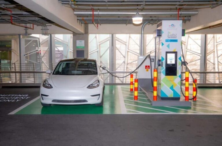 محطة شحن في مطار حمد الدولي