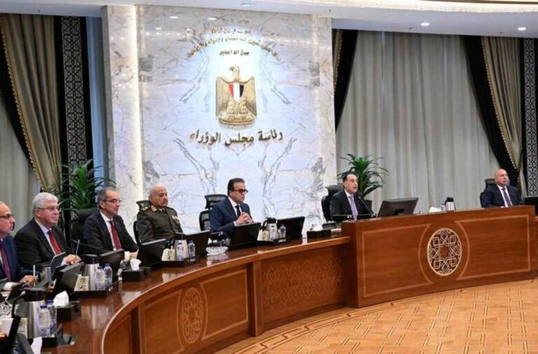 الحكومة المصرية تخصص أراضٍ واسعة بالبحر الأحمر لإنشاء مصنع للهيدروجين الأخضر اجتماع رئاسة الوزارة المصري