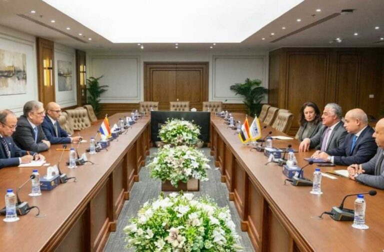 لقاء رئيس الهيئة العامة للمنطقة الاقتصادية لقناة السويس وسفير مملكة هولندا