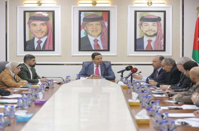 لجنة الطاقة النيابية تبحث آليات “التصفير الشمسي” وتدعو لمراجعة تعليمات ترخيص الأنظمة اجتماع لجنة الطاقة والثروة المعدنية النيابية ورئيس هيئة تنظيم قطاع الطاقة والمعادن