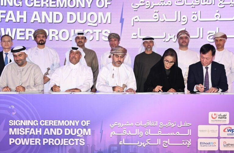 عُمان تبرم اتفاقيات لإنتاج الكهرباء بـ2.6 مليار دولار عُمان تبرم اتفاقيات لإنتاج الكهرباء بـ2.6 مليار دولار