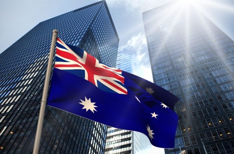 أستراليا تتجاوز عتبة 50% من الكهرباء المتجددة لأول مرة علم أستراليا