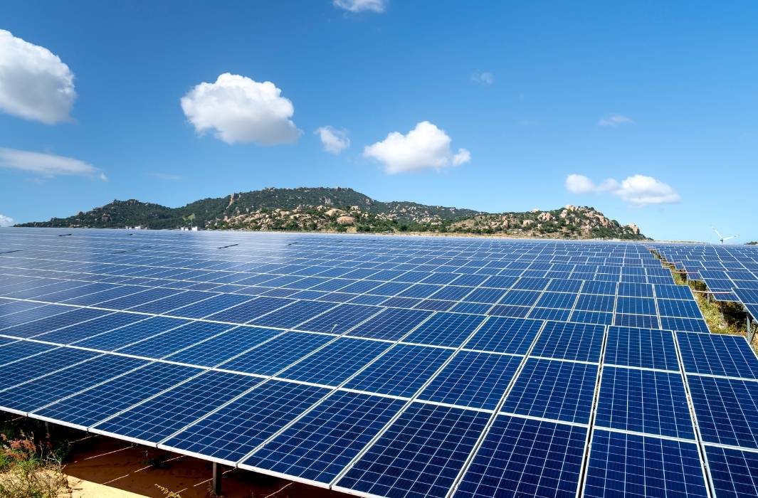 تونس.. مشروع طاقة شمسية باستطاعة 120 ميجاواط في تطاوين يدخل مرحلة الإنجاز قريبًا