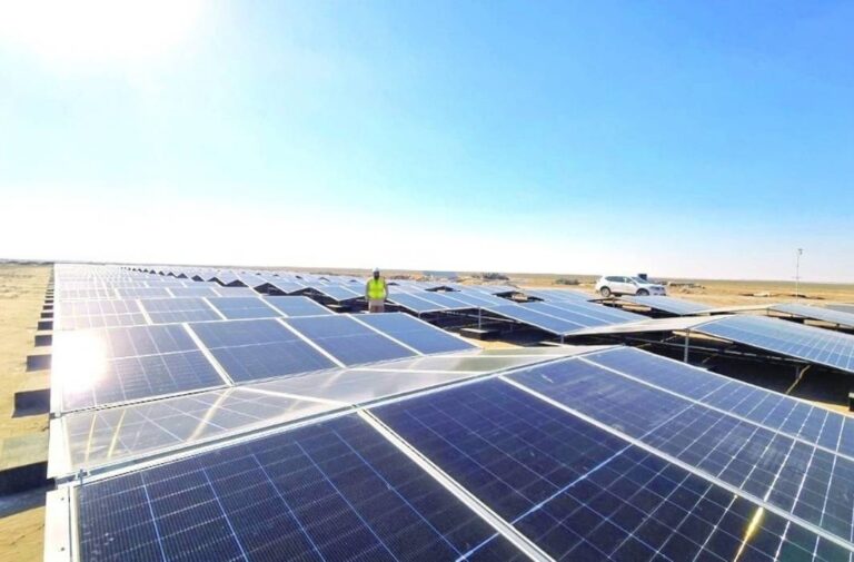 "سيزاد" تطلق نظاماً هجيناً للطاقة الشمسية وتخزين البطاريات لتشغيل بنيتها الأساسية