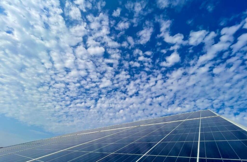 "سكاتيك" تفوز بمناقصة حكومية لإنشاء محطة شمسية باستطاعة 120 ميجاواط في تطاوين بتونس