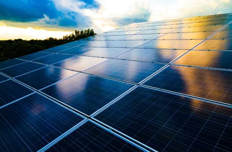 باستطاعة 200 ميجاواط.. الجزائر تسرّع وتيرة الإنجاز بمحطة غار جبيلات الشمسية باستطاعة 200 ميجاواط.. محطة الطاقة الشمسية في غار جبيلات تدخل مرحلة الربط الفني