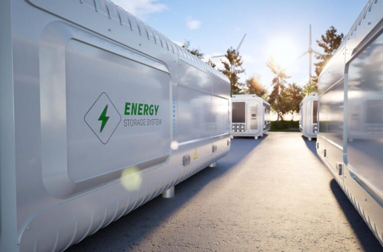 اتفاقية ثلاثية لتوطين تقنيات تخزين الطاقة ونشر 5.5 جيجاواط ساعة في السعودية (تعبيرية)