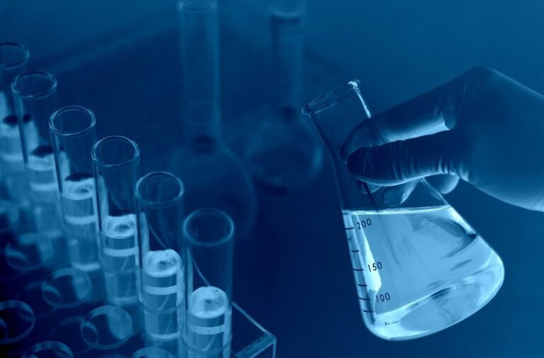 من الكربون إلى البنزين.. تقنية صينية مبتكرة لإنتاج الوقود السائل باستخدام الطاقة الشمسية (تعبيرية)