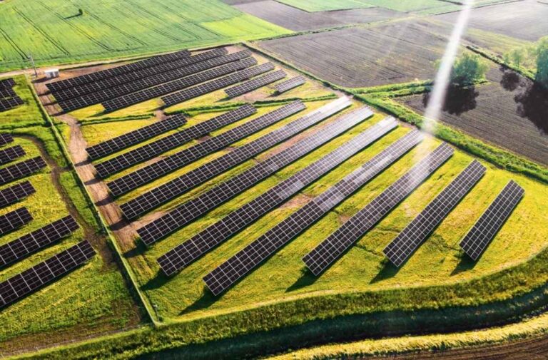 لتأمين 1 جيجاواط لمراكز بياناتها.. "جوجل" توقّع اتفاقية شراء طاقة شمسية مع "توتال إنرجيز" (تعبيرية)