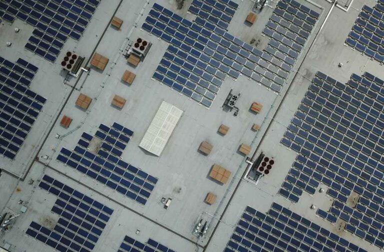 فلسطين تستثمر 10 مليون دولار في محطة شمسية بغزة الصناعية باستطاعة 7 ميجاواط (تعبيرية)