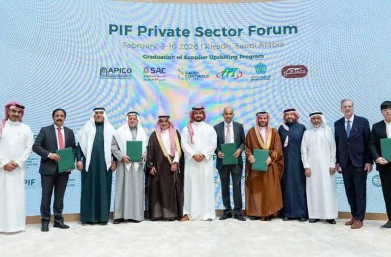 "سير" توقع 16 اتفاقية تجارية