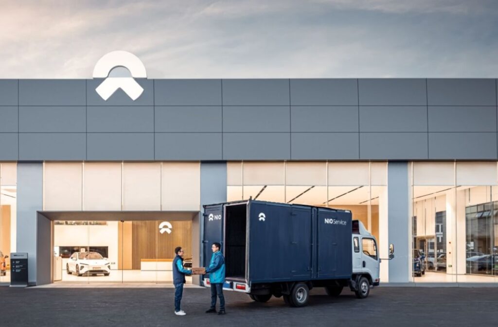 إحدى مراكز الخدمات لدى نيو