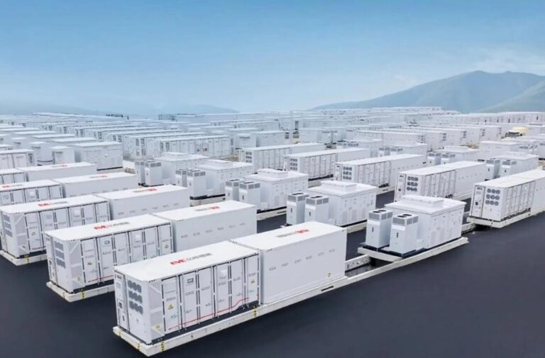 الصين تطلق محطة 400 ميجاواط/ساعة.. أضخم مشروع عالمي يستخدم تقنية البطاريات فائقة السعة الصين تطلق محطة 400 ميجاواط/ساعة.. أضخم مشروع عالمي يستخدم تقنية البطاريات فائقة السعة