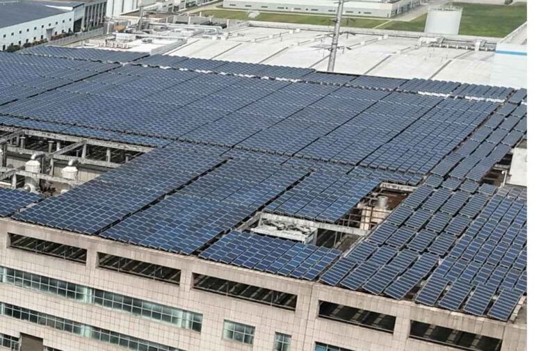 يستفيد منه 63 مصنعاً..اكتمال تمويل مشروع الشمس للطاقة الشمسية باستطاعة 100 ميجاواط (تعبيرية)