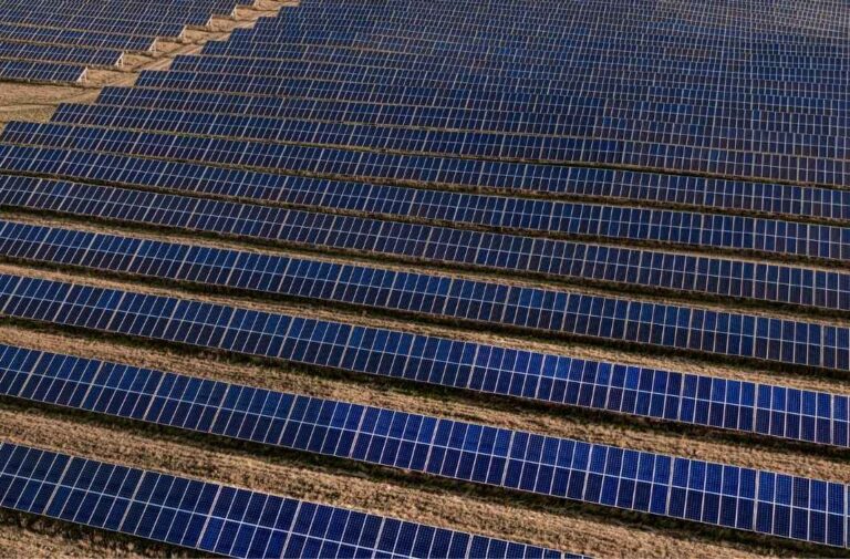 "حسن علام" تفوز بعقد إنشاء محطة شمسية باستطاعة 200 ميجاواط في بنبان