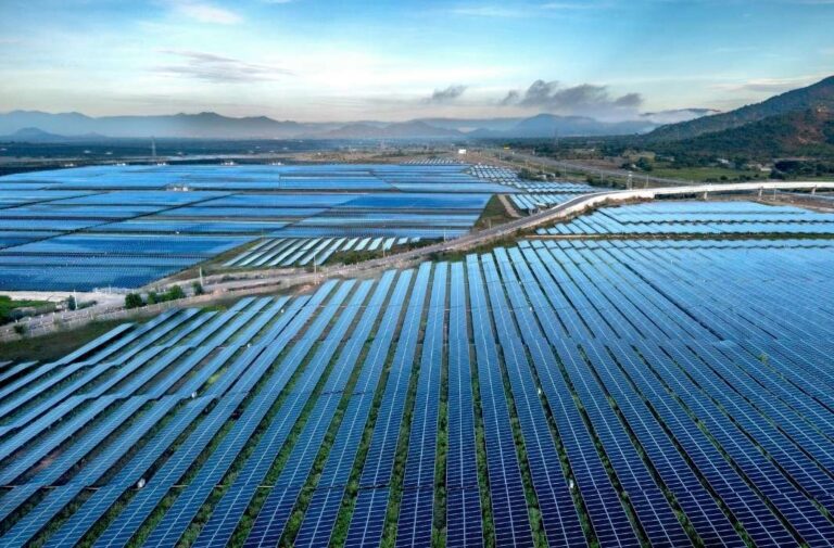الطاقة الشمسية الموزعة تقترب من 900 جيجاواط عالمياً… من هم العشرة الكبار؟ الطاقة الشمسية