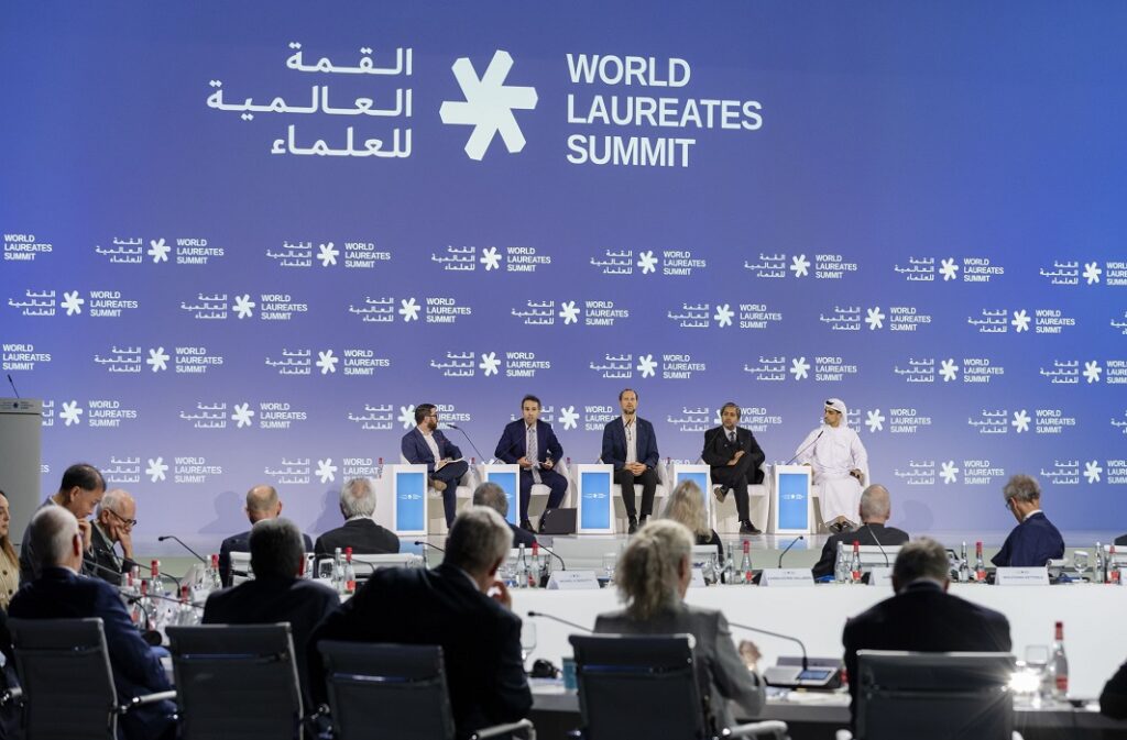 القمة العالمية للعلماء تناقش الطاقة الجديدة